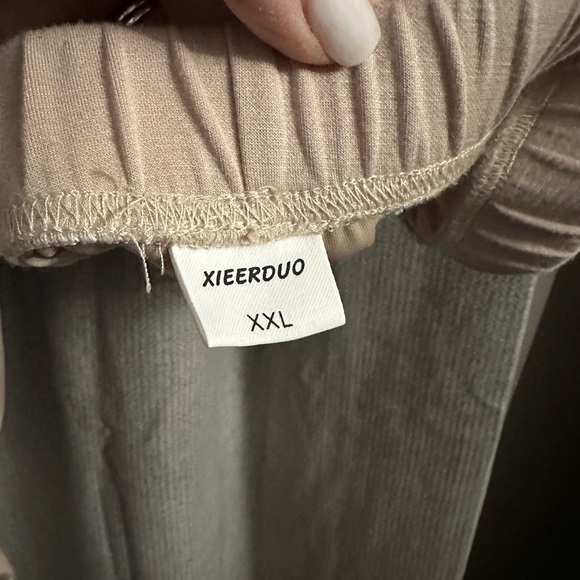 EUC, worn once.
Very trendy and comfortable.
For lounging or dress up w/jewelry - Picture 4 of 5